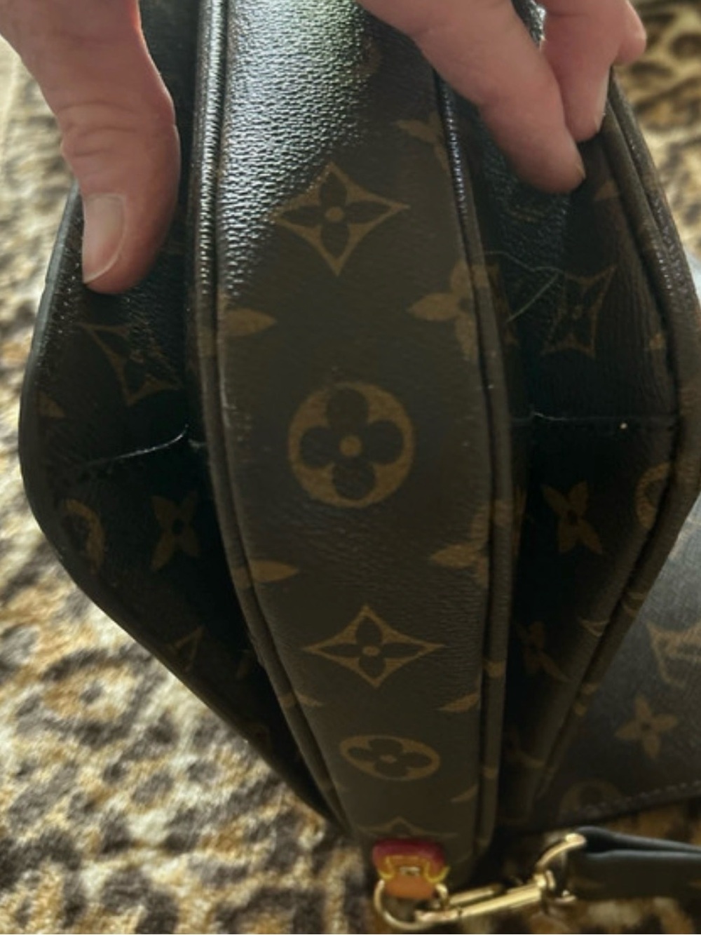 Brown leather LV iconic Monogram Crossbody Bag - Picture 6 of 14